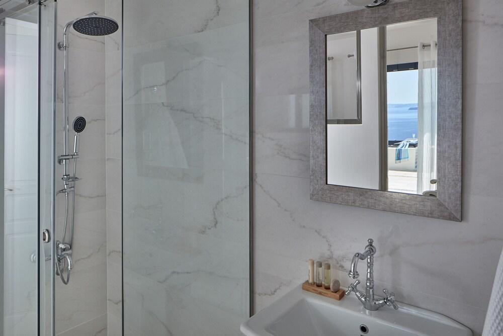 La Maltese Oia Luxury Suites מראה חיצוני תמונה